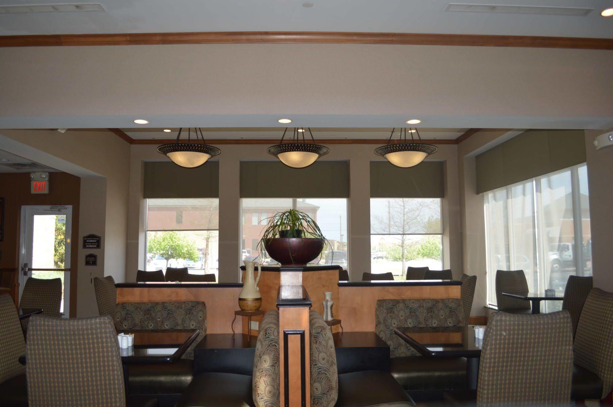 Hilton Garden Inn Tulsa South Exterior foto