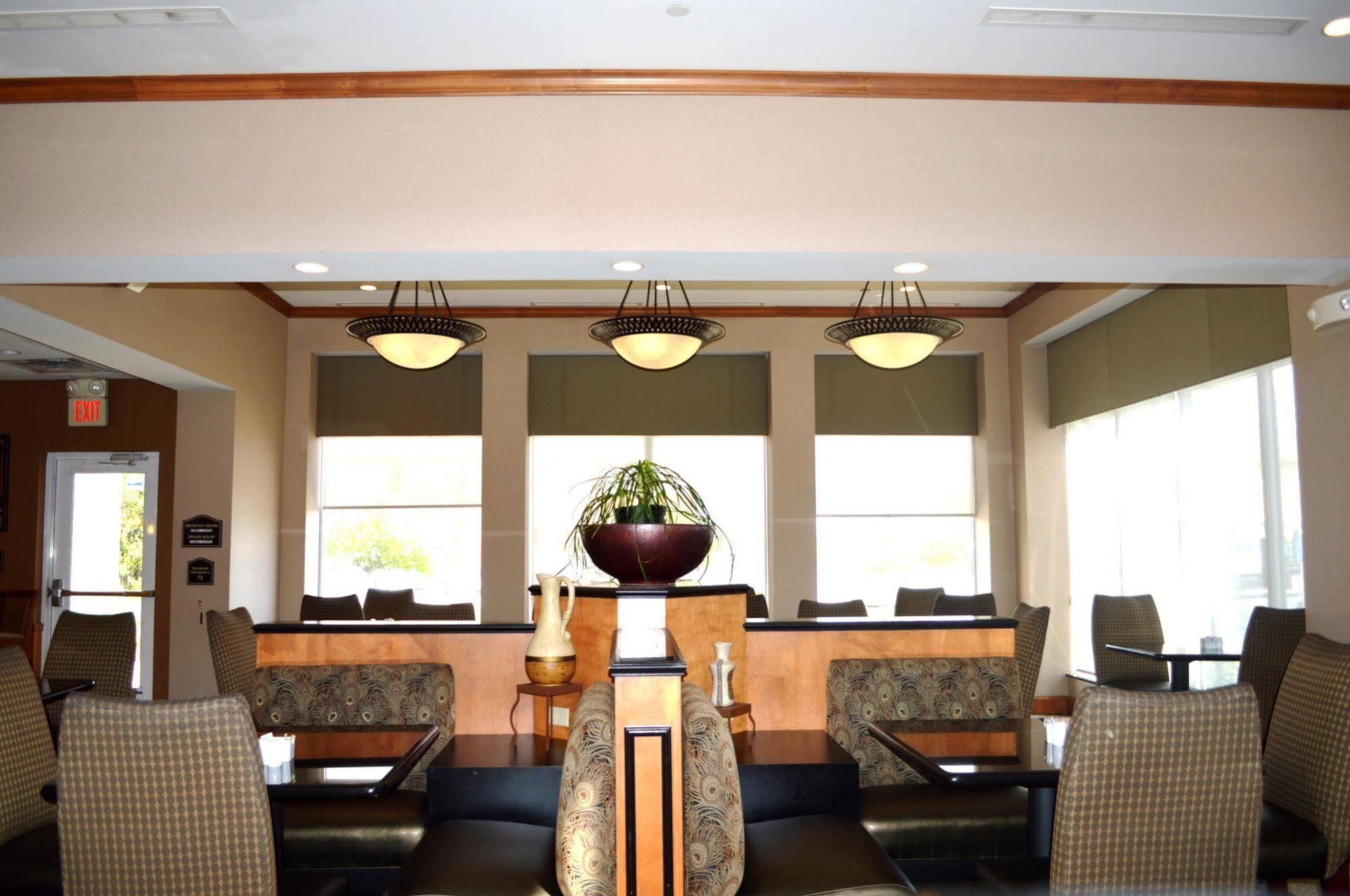 Hilton Garden Inn Tulsa South Exterior foto