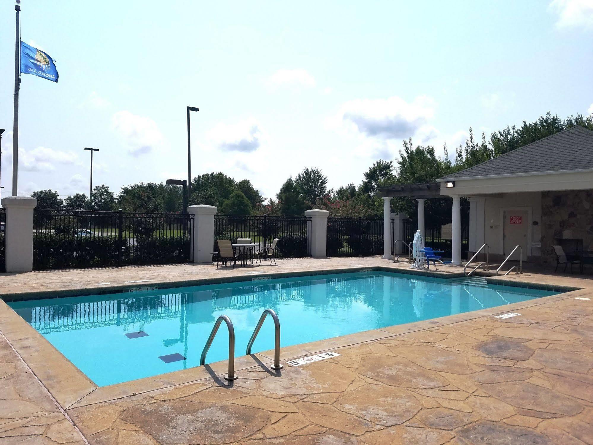 Hilton Garden Inn Tulsa South Exterior foto